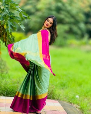 Malvika Tomar Instagram - Khud ki sunti hu or apni rah khud chunti hu 🙌🙏
.
.
.
.
.
#malvikatomar #throwback #monday #saarelove #promotion #connect #collaborations #sareelook #behappy #alwaysandforever #lovestatus #sareefashion