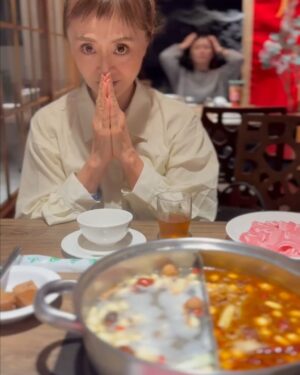 Mami Kumagai Instagram - 食べ物編

いやぁ

よく食べました。

王道の鼎泰豊

日本にもあるテンシャンフエィウエイ。

朝食もガッツリブッフェ
もちろん夜市での食べ歩き
と
やりたい放題やりました。

でもスイーツだけは我慢。
我ながら偉かった。笑笑
正直に言います。
最後に
おまんじゅう夜市で立ち食いしました