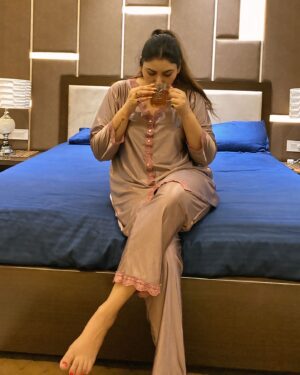 Mamta Rai Instagram - बड़े मुश्किल से संभाला है --
 अब हमने अपने आपको --
जरा लोगो को कह दो की हर रोज --
 मेरे दिल पे पत्थर ना मारा करे --MamtaRai ❤️thoughts