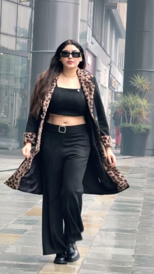 Mamta Rai Instagram - मेरा एक ही वसूल हैं , चाहने वालों से दूरी बनाओ ---
 और जलने वालों से नज़दीकी --
तुम्हें कामयाब बनाने में जलने वाले लोगों का सबसे बड़ा योगदान होता हैं -
 जब भी समय मिले तो इन्हे बिच बिच में सम्मानित करते रहिए --#mamtaraithoughts 
#newyear 
#mamtarai46 
#queenofkashi 
#instafashion 
#winterfashion 
#instareels #reels #instagram #instafamous #instagood #instalikes