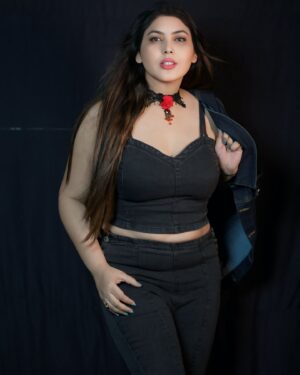 Mamta Rai Instagram - MamtaRai new photoshoot-
.
हाथ थाम के रखना मेरा,
 मुझे साबित करना हैं-
 की 
हर मर्द एक जैसा नहीं होता—
.
.
#mamtarai46 #mamtarai #photoshoot