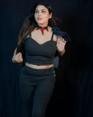 Mamta Rai Instagram - MamtaRai new photoshoot-
.
हाथ थाम के रखना मेरा,
 मुझे साबित करना हैं-
 की 
हर मर्द एक जैसा नहीं होता—
.
.
#mamtarai46 #mamtarai #photoshoot