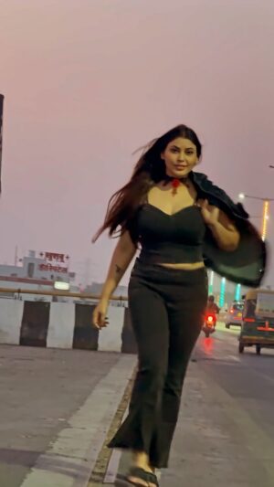 Mamta Rai Instagram - ज़ख्म वही हैं , जो छिपा दिया जाए—
 जो बता दिया जाए उसे तमाशा कहते हैं —
.
.
.
#mamtarai46 #mamtarai #instalike #instamood #instagram #instalike #instabeauty #instafashion #instaqueen