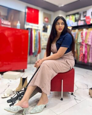 Mamta Rai Instagram - अगर बीमार ज़्यादा ही हो तो—
 प्यार कर लो—
ठीक हो जाओगे—
 अब डॉ के बस में नहीं —
 की 
तुम्हें ठीक कर पायेंगे—
#mamtarainewlook 
#mamtaraiwinterlook
#queenofkashi
#mamtarainewphoto 
#fb
#FBPage