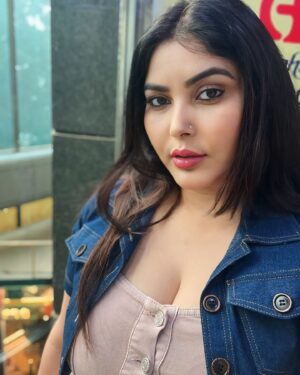 Mamta Rai Instagram - अगर बीमार ज़्यादा ही हो तो—
 प्यार कर लो—
ठीक हो जाओगे—
 अब डॉ के बस में नहीं —
 की 
तुम्हें ठीक कर पायेंगे—
#mamtarainewlook 
#mamtaraiwinterlook
#queenofkashi
#mamtarainewphoto 
#fb
#FBPage