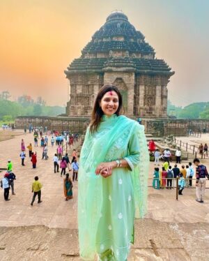Manasi Salvi Instagram - Margashirsha First Thursday today….and Lord Jagannath’s calling 🙏🌼
My 9 year connection with the Lord..The Lord of the people..
A divine & emotional experience indeed. 

For me the Lord’s connection on earth is Omisha’s & mine unwavering bond with PadmaShree @sudarsansand Bhaina..

Humble beautiful selfless soul. 
Beautiful clicks by him on the magnanimous Chandrabhaga beach and at the Majestic Konark Temple. 
His good intention to support sand artists internationally & nationally. A visit at the #sandartfestival was supremely inspiring with artists from different countries participating in. 
#Puri #Odisha #Sudarsanpattanaik #Konark 

Sinking it all in. 
Jai Jaganantha. 🙏🌼

Thank you my dearest @mystical.rashmi @plutusvoyages for a flawless itinerary as always🤗

Thank you @zara_haya_ul_deen 🤗