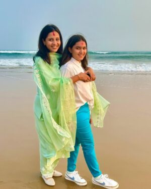 Manasi Salvi Instagram - Margashirsha First Thursday today….and Lord Jagannath’s calling 🙏🌼
My 9 year connection with the Lord..The Lord of the people..
A divine & emotional experience indeed. 

For me the Lord’s connection on earth is Omisha’s & mine unwavering bond with PadmaShree @sudarsansand Bhaina..

Humble beautiful selfless soul. 
Beautiful clicks by him on the magnanimous Chandrabhaga beach and at the Majestic Konark Temple. 
His good intention to support sand artists internationally & nationally. A visit at the #sandartfestival was supremely inspiring with artists from different countries participating in. 
#Puri #Odisha #Sudarsanpattanaik #Konark 

Sinking it all in. 
Jai Jaganantha. 🙏🌼

Thank you my dearest @mystical.rashmi @plutusvoyages for a flawless itinerary as always🤗

Thank you @zara_haya_ul_deen 🤗