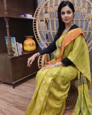 Manasi Salvi Instagram - Yellow vibes 💛

#ghumhaikisikeypyaarmeiin

Hairstylist @yasmeenkhan78666