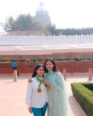 Manasi Salvi Instagram - Margashirsha First Thursday today….and Lord Jagannath’s calling 🙏🌼
My 9 year connection with the Lord..The Lord of the people..
A divine & emotional experience indeed. 

For me the Lord’s connection on earth is Omisha’s & mine unwavering bond with PadmaShree @sudarsansand Bhaina..

Humble beautiful selfless soul. 
Beautiful clicks by him on the magnanimous Chandrabhaga beach and at the Majestic Konark Temple. 
His good intention to support sand artists internationally & nationally. A visit at the #sandartfestival was supremely inspiring with artists from different countries participating in. 
#Puri #Odisha #Sudarsanpattanaik #Konark 

Sinking it all in. 
Jai Jaganantha. 🙏🌼

Thank you my dearest @mystical.rashmi @plutusvoyages for a flawless itinerary as always🤗

Thank you @zara_haya_ul_deen 🤗