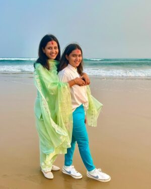 Manasi Salvi Instagram - Margashirsha First Thursday today….and Lord Jagannath’s calling 🙏🌼
My 9 year connection with the Lord..The Lord of the people..
A divine & emotional experience indeed. 

For me the Lord’s connection on earth is Omisha’s & mine unwavering bond with PadmaShree @sudarsansand Bhaina..

Humble beautiful selfless soul. 
Beautiful clicks by him on the magnanimous Chandrabhaga beach and at the Majestic Konark Temple. 
His good intention to support sand artists internationally & nationally. A visit at the #sandartfestival was supremely inspiring with artists from different countries participating in. 
#Puri #Odisha #Sudarsanpattanaik #Konark 

Sinking it all in. 
Jai Jaganantha. 🙏🌼

Thank you my dearest @mystical.rashmi @plutusvoyages for a flawless itinerary as always🤗

Thank you @zara_haya_ul_deen 🤗