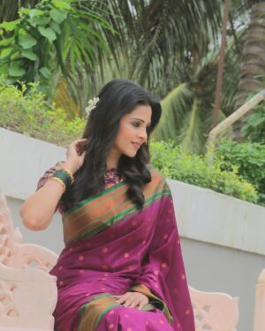 Manasi Salvi Instagram - Happiness 💕

Thank you @siddharttha_vankar..Love the Saree ❤️
#ghumhaikisikeypyaarmeiin @shaikafilms 
@cockcrowandshaika_ent 

Pic courtesy @creative_titu_01 
Hairstylist @yasmeenkhan78666