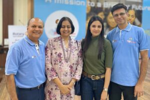 Manasi Salvi Instagram - Last evening was well spent listening to inspiring stories of the students of #BhavishyaYaan an intiative by @rcb1929 that began 15 years back with an intention of equipping the underprivileged students from Municipal Schools with training in Spoken English,Computer skills & opportunities to help the kids build a strong foundation for themselves with lifelong benefits. 

15 years later,yesterday the Alumni of this Mentorship & Scholarship programme;the #BhavishyaYaan students having excelled in their respective fields and workplace came forth to express their gratitude to the mentors who trained them..An overwhelming moment indeed. 

@narayan.ramesh Sir along with his two colleagues had this vision for these underprivileged kids & their consistent efforts were realised yesterday. 
More power to such Noble Souls. 

Beautifully hosted with so much warmth by the ever so Positive & Gorgeous @dpeshpandetara & a Fan girl moment for me indeed. 

The Mentors Avaan Vakaria,Jaya Prasad of NM Joshi Marg school & few others were felicitated for their untiring contribution to the cause. 

Former DCP Maharashtra,D.Shivananadhan Sir’s encouraging words & his selfless work through @rotibankfdn that feeds 12000 people & kids each day alone in Mumbai is exemplary..He expressed his secret ambition to act someday in our conversation and I told him that I always wanted to be an IPS & my love & respect for the Uniform stays forever. 

@abhishek_karnani,Director @freepressjournal has been an active member of this initiative by conducting panels through @youthequineleadership_ that benefits these students by inculcating leadership skills. 

A panel discussion with the students & Brazil experience by Alumnus Vedant were just dreams come true for each one of them. 

It’s our duty to give back to our society..to our people in every little way we can,as community living & looking out for each other comes naturally to us. 
As @vivekspatwardhan says..Learn Earn & Return. 

Grateful,having experienced this moment of selfless Care,Love & Willingness to Share.❤️
M.