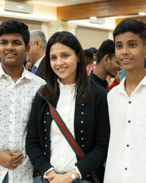 Manasi Salvi Instagram - A day well spent at the @indianmerchantchamber with @rcb1929..

As a young PostGrad in Commerce…I aspired for a WhiteCollar job in the field of Commerce..Started my CS training though quit it as a hobby called Acting dominated me as a Career.
Every trip to IMC reminds me of my long lost dream also assuring that my connect with Commerce isn’t completely lost. 

Today was a day with another aspiring batch of #Bhavishyayaan students.These bright students from Municipal schools are trained since 2nd Grade to Grade 10th in English Speaking and Computer skills to help them build a strong foundation for a bright future. 
Some students having topped the Grade 10th in their results this year were felicitated today. Each one exhibited fluent English speaking skills & their internship experiences…indeed an emotional moment for their Mentors & Teachers.

rcb has been pioneer in conducting & continuing many such noble causes with the untiring efforts of its patrons. 
@narayan.ramesh @abhishek_karnani @murgmakhanirox @aloksekhsaria @akhil.sanghi 

For me, my much required dose of positivity is an insightful conversation with @narayan.ramesh Sir & today some Narayan Narayan anecdotes by #sureshkotak Sir. 
 
@deshpandetara I hope to meet you soon.

Life is all about loving,caring & sharing..
Nurturing kids & investing in any manner in their education,is an opportunity to grow as an individual in our society. 

We make life by what We give. 
M.