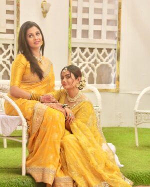 Manasi Salvi Instagram - US to brighten up your feed🤭❤️

📷: @creative_titu_01 

.
.
.
.
#ghkkpm #instagood #instafashion #instagood #sareelove #sareefashion #indianwear #mansisalvi #instapost #marthimulgi #bts #keeploving