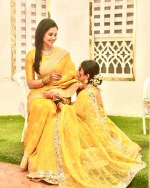Manasi Salvi Instagram - US to brighten up your feed🤭❤️

📷: @creative_titu_01 

.
.
.
.
#ghkkpm #instagood #instafashion #instagood #sareelove #sareefashion #indianwear #mansisalvi #instapost #marthimulgi #bts #keeploving
