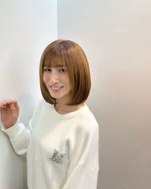 Mari Okamoto Instagram - ボブに元通りイメチェン！
カラーは、ベージュ×アッシュ×ホワイト🤍

@hiro.to.to さんいつもありがとうございます🫶
@urealm0201