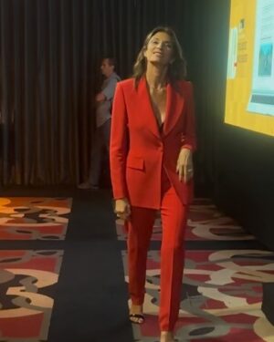 Mariana Arias Instagram - Un placer acompañar a @cecaitraok en su cumpleaños número 25 con el foco puesto en la seguridad vial. Para cuidarnos! 
Gracias @cdgianella 
Gracias @menage_a_trois_boutique @cerininet @ceriniclaudio @santesteban_zapatos @carocuoreoficial 
♥️♥️♥️