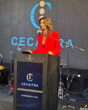 Mariana Arias Instagram - Un placer acompañar a @cecaitraok en su cumpleaños número 25 con el foco puesto en la seguridad vial. Para cuidarnos! 
Gracias @cdgianella 
Gracias @menage_a_trois_boutique @cerininet @ceriniclaudio @santesteban_zapatos @carocuoreoficial 
♥️♥️♥️