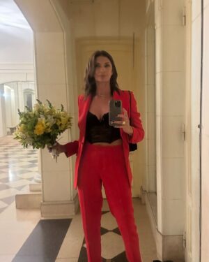 Mariana Arias Instagram - Un placer acompañar a @cecaitraok en su cumpleaños número 25 con el foco puesto en la seguridad vial. Para cuidarnos! 
Gracias @cdgianella 
Gracias @menage_a_trois_boutique @cerininet @ceriniclaudio @santesteban_zapatos @carocuoreoficial 
♥️♥️♥️