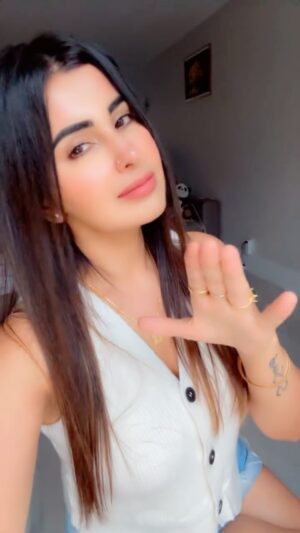 Meetii Kalher Instagram - Tag one person 😍❤️
#meetiikalher #fyp #miami #contentcreator