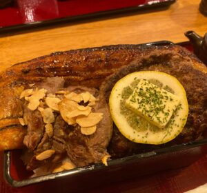 Meiko Satomura Instagram - 新潟プロレスの帰りに【うなぎの樋口・ハンバーグステーキ専門の店】出来島店へ‼️
みんなお腹ペコペコだったのでボリュームたっぷりのうな牛バーグいただきました💪
みんなを幸せにするうなぎ・ステーキ・ハンバーグ‼️
新潟にきたらぜひ行ってみてください👀⬇️
【うなぎの樋口・ハンバーグステーキ専門の店】出来島店
〒950-0963 新潟県新潟市中央区南出来島２丁目８−１７

#SENJO #新潟　#ハンバーグ　#うなぎ  #女子プロレス