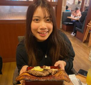 Meiko Satomura Instagram - 新潟プロレスの帰りに【うなぎの樋口・ハンバーグステーキ専門の店】出来島店へ‼️
みんなお腹ペコペコだったのでボリュームたっぷりのうな牛バーグいただきました💪
みんなを幸せにするうなぎ・ステーキ・ハンバーグ‼️
新潟にきたらぜひ行ってみてください👀⬇️
【うなぎの樋口・ハンバーグステーキ専門の店】出来島店
〒950-0963 新潟県新潟市中央区南出来島２丁目８−１７

#SENJO #新潟　#ハンバーグ　#うなぎ  #女子プロレス