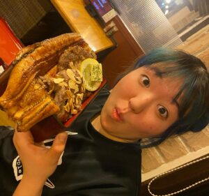 Meiko Satomura Instagram - 新潟プロレスの帰りに【うなぎの樋口・ハンバーグステーキ専門の店】出来島店へ‼️
みんなお腹ペコペコだったのでボリュームたっぷりのうな牛バーグいただきました💪
みんなを幸せにするうなぎ・ステーキ・ハンバーグ‼️
新潟にきたらぜひ行ってみてください👀⬇️
【うなぎの樋口・ハンバーグステーキ専門の店】出来島店
〒950-0963 新潟県新潟市中央区南出来島２丁目８−１７

#SENJO #新潟　#ハンバーグ　#うなぎ  #女子プロレス