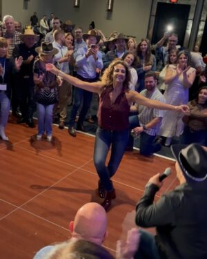 Melina Kanakaredes Instagram - Dancing into the weekend Greek style! Who says only men can master the Ζεϊμπέκικο !?! And how can you not dance - when the fabulous @tsalikisgiorgos is singing! Happy last weekend in October everyone! Opa!🇬🇷💙💋