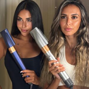 Menna Samaha Instagram - This is what sisterly love looks like,
Thank you for the surprise gift 

Girls don’t miss the exclusive sisters offer from
@echotechegypt X @dysonbeauty 
And you can also use our discount code SAMAHA13 for extra savings 🧡🎀