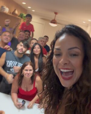 Michelle Martins Instagram - Então é Natal e que o verdadeiro espírito dele esteja sempre presente na vida de vocês 🙏🏽❤️🎄
#feliznatal