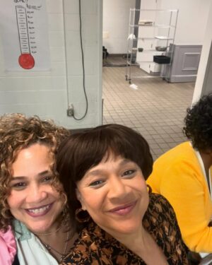 Michole Briana White Instagram - Fun facts! My sis did background in this scene w me! 😍So fun. Her first acting job! Ha! She was also doing stand in work for me that week. 
#sisterlylove #myace #lovemysis #familyissverything #bff #bmf #flashbackfriday #blackmmafiafridays

@bmfstarz @starz  @elartista @actressnicolecrump @actressnicolecrump