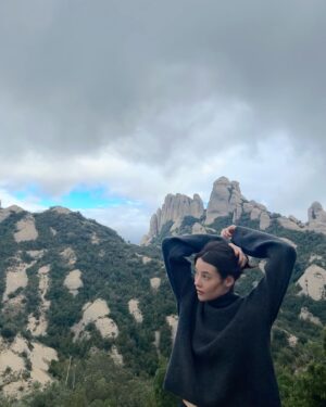 Mireia Oriol Instagram - estos días he estado leyendo El corazón es un cazador solitario de Carson Mccullers y es de esas historias que se van a quedar conmigo para siempre ❤️‍🩹