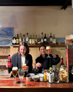 Mireia Oriol Instagram - La millor bodega de Barcelona. Visca la Nuri 🫒🐠🍻☄️