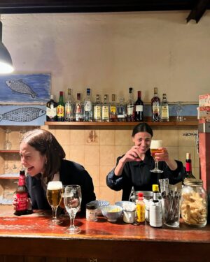 Mireia Oriol Instagram - La millor bodega de Barcelona. Visca la Nuri 🫒🐠🍻☄️