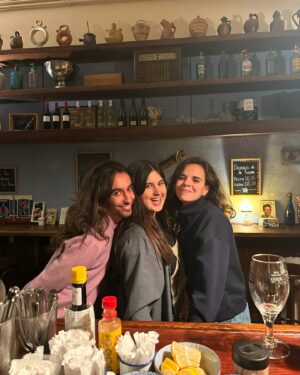 Mireia Oriol Instagram - La millor bodega de Barcelona. Visca la Nuri 🫒🐠🍻☄️