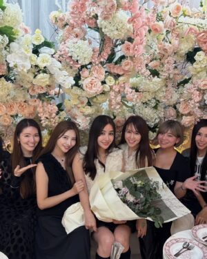 Misa Minami Instagram - お誕生日月間💐
沢山のお祝いをありがとうございました☺️✨
嬉しすぎて記録に残します。💞
Instagramは20枚までデータがアップできるように増えたはずなのに、載せ切れない写真もいっぱいあって
自分でもびっくりしました。
本当に沢山の方に愛されて幸せ者です🥹❤️

中には、その場に居合わせたおかげで何度も何度もお祝いしてもらったお友達もいて大変申し訳ない気持ちです。(笑

今年は比較的長くお祝いが続き感謝でしたが🥹
もう祝われても、そんなめでたい年齢ではないので🤣
ほんとに、皆さん、お気遣いなくで。🙇💦
ただ、こんな機会のおかげで、改めて身近な皆さんに
感謝をお伝えすることができて、私自身とても嬉しく思いました。
普段観葉植物しかない家に、お花がたくさん増えていく風景はとても心が温かくなりました😌💐

これからもどうぞよろしくお願いします✨
もうこれ以上のお祝いは大丈夫なので...笑
ずっとずっと仲良くしてください🥰🩷、