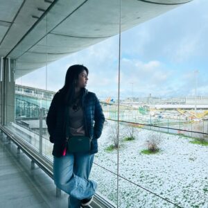Mithra Kasthurirangan Instagram - Day 1 
Paris 🗼 is just a layover, but there’s still a long journey ahead. Europe greeted me with a snowy welcome ❤️🤩❄️❄️.