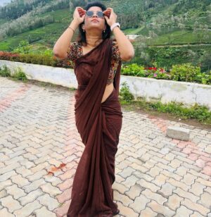 Mithra Kasthurirangan Instagram - Captions not mandatory 🤎

Saree - from a popup exhibition 
Shades - @americaneagle