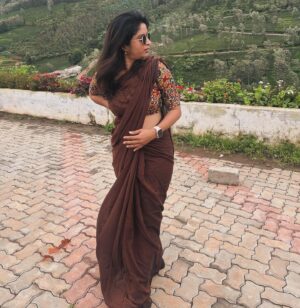 Mithra Kasthurirangan Instagram - Captions not mandatory 🤎

Saree - from a popup exhibition 
Shades - @americaneagle