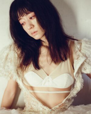 Moeka Shiotsuka Instagram - 𝑯𝒂𝒏𝒂 𝒀𝒂𝒈𝒊 × 𝑯𝑬𝑨𝑷 𝟐𝟎𝟐𝟒𝑨𝑾 𝒄𝒐𝒍𝒍𝒆𝒄𝒕𝒊𝒐𝒏 
"𝑻𝒓𝒖𝒆 𝑺𝒕𝒐𝒓𝒊𝒆𝒔" 𝒄𝒉𝒂𝒑𝒕𝒆𝒓 𝟑 ❤️‍🔥地獄の花嫁❤️‍🔥𝔅𝔯𝔦𝔡𝔢𝔰 𝔦𝔫 𝔥𝔢𝔩𝔩

@_hanayagi × @heap.underwear 

私のミニチュアにも会えた！
本当に特別で、うれしい撮影だった