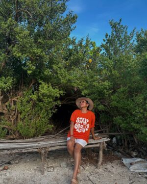 Mona Kakade Instagram - To one of the un inhabited islands of lakshadweep 🤩

What an experience!such a Beautiful part of nature 💕

#monabedre 
#actor 
#post 
#pic 
#photooftheday 
#island