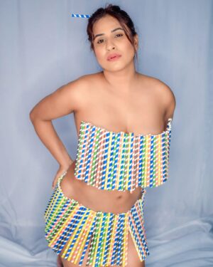 Muskaan Agarwal Instagram - My body is my Canvas...

Edit by -@work_by_vortex
#pic #picoftheday #picture #outfit #straw