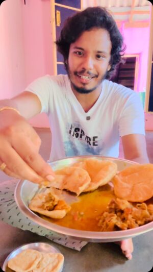 Muthukumaran Jegatheesan Instagram - பூரி பூரி தான் யா 🥰🥰🥰🫠😘

#food #foodporn #foodie #foodphotography #foodstagram #foodblogger #healthyfood #foodies #foodlover #mk #naanmuthukumaran