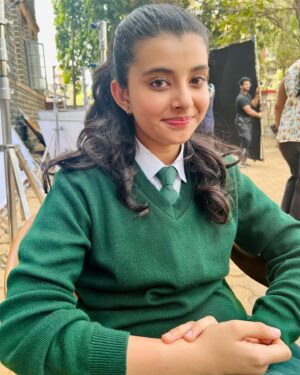 Myra Singh Instagram - #crewincinemasnow 
i dont know where to start and what to write ….i am so so happy bcoz my first movie released and i am playing younger versions of gorgeous @kareenakapoorkhan mam . so grateful that i was able to share the screen with big starcast #poo kareena mam the best @tabutiful mam and my favorite @kritisanon mam and legendary @iamkulbhushankharbanda sir 
❣️
i am sure everyone will fall in love with the magic created by @rheakapoor mam @rajoosworld sir @ektarkapoor mam  @anilskapoor sir @akfcnetwork @balajimotionpictures 
special thanks to @official.jyotteebajaj mam @panchamighavricasting mam for all the casting coordination 
.
.
go watch it and give some love to #crew #jasmine