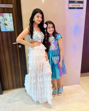 Myra Singh Instagram - Meet me where the sky touches the sea. 🌊☀️
.
.
.

.
.
#myrasingh #sun #sunshine #fashion #style #white #mermaid #mylittlemermaid