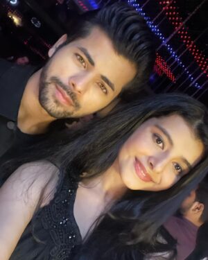 Myra Singh Instagram - This party is proof that good times and great friends make the perfect combination 🫶🖤🤍
.
.
.
.
.
 #myrasingh #party #friends #birthday #blackandwhite #cute