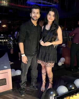 Myra Singh Instagram - This party is proof that good times and great friends make the perfect combination 🫶🖤🤍
.
.
.
.
.
 #myrasingh #party #friends #birthday #blackandwhite #cute