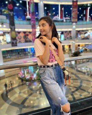 Myra Singh Instagram - Mom ne bola Aaj aachi lag rahi ho 🥲so 😂 picture’s le lete h 😉 
.
.
.

#myrasingh #mall #justme #ramdom #fakecandid #love #cute #moment