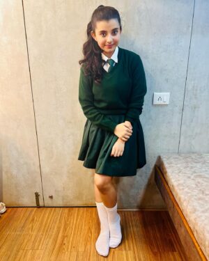 Myra Singh Instagram - #crewincinemasnow 
i dont know where to start and what to write ….i am so so happy bcoz my first movie released and i am playing younger versions of gorgeous @kareenakapoorkhan mam . so grateful that i was able to share the screen with big starcast #poo kareena mam the best @tabutiful mam and my favorite @kritisanon mam and legendary @iamkulbhushankharbanda sir 
❣️
i am sure everyone will fall in love with the magic created by @rheakapoor mam @rajoosworld sir @ektarkapoor mam  @anilskapoor sir @akfcnetwork @balajimotionpictures 
special thanks to @official.jyotteebajaj mam @panchamighavricasting mam for all the casting coordination 
.
.
go watch it and give some love to #crew #jasmine