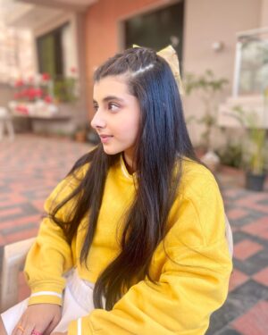 Myra Singh Instagram - Random clicks during shoot …. Bas last pic ka caption aap log hi bata do 😅 
.
.
.
.

#picoftheday #mood #instamood #valentineweek #february #yellowaesthetic #myrasingh